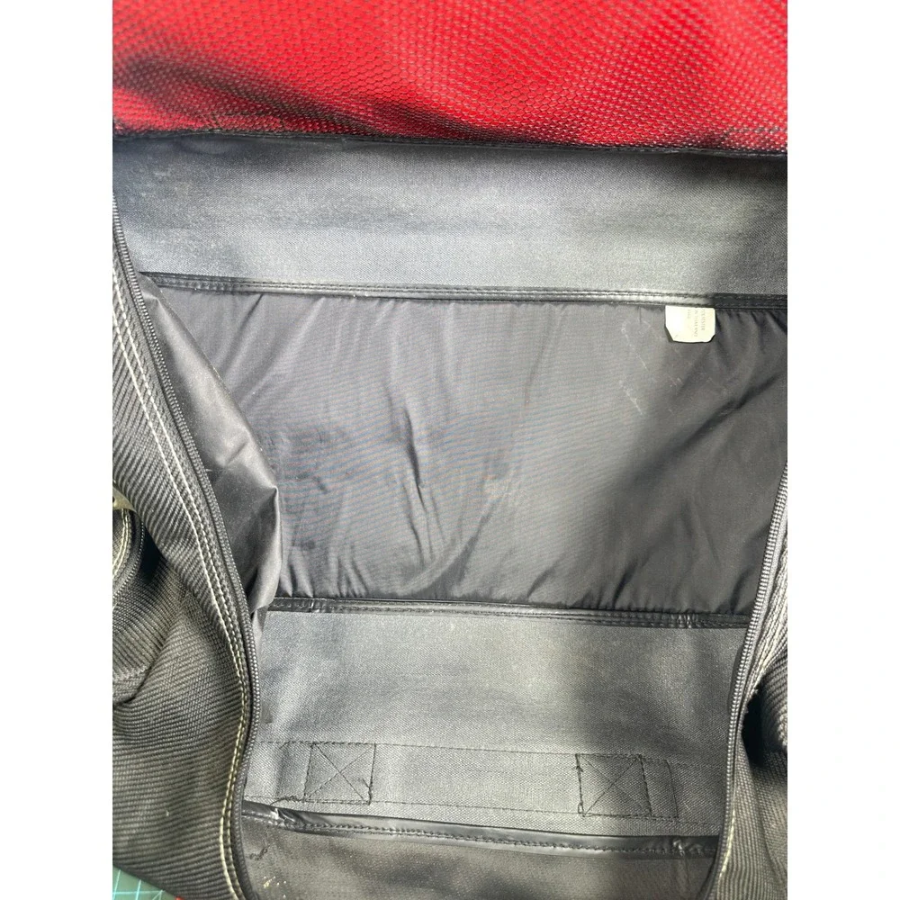 VTG 1997 Marlboro Unlimited Gear Duffle Bag Red Black Compass Logo Travel Gym